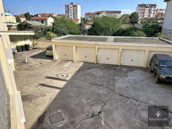 Vente                                                      Immeuble
                        
                     30 pièces                      720 m2                     à Roanne
