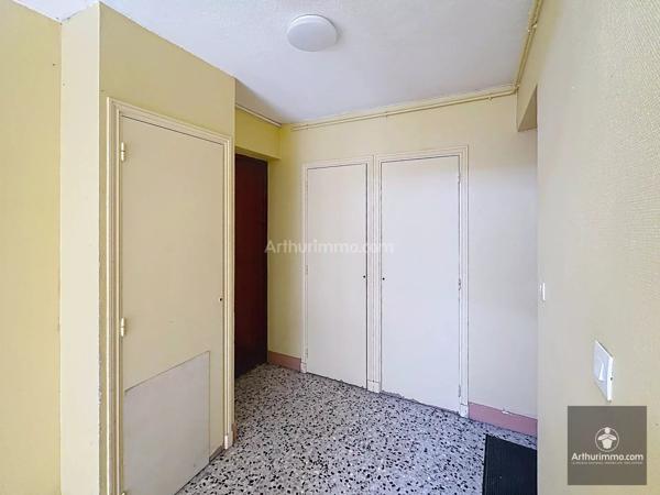 Vente                                                      Immeuble
                        
                     30 pièces                      720 m2                     à Roanne