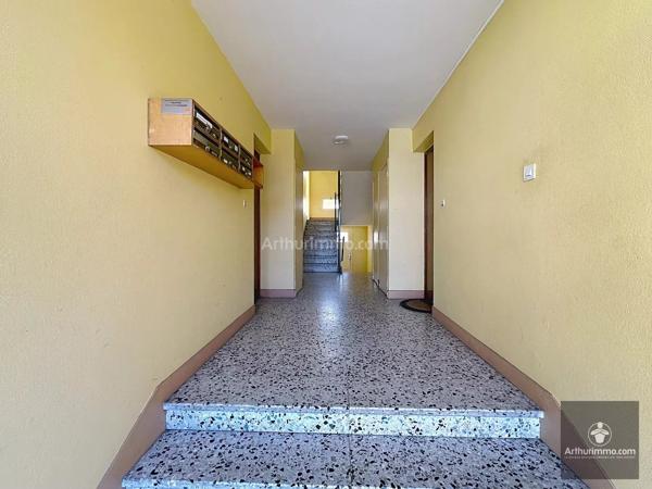 Vente                                                      Immeuble
                        
                     30 pièces                      720 m2                     à Roanne
