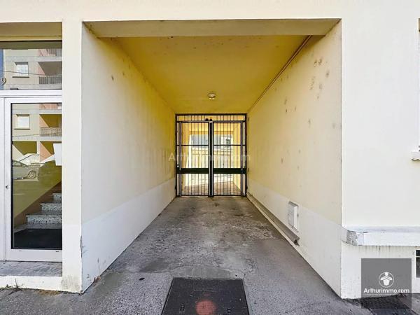 Vente                                                      Immeuble
                        
                     30 pièces                      720 m2                     à Roanne