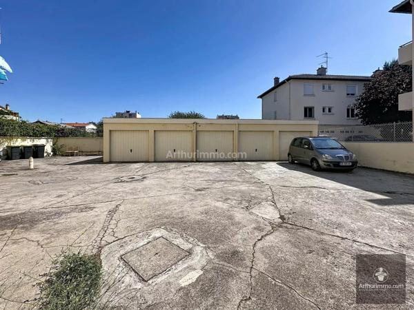 Vente                                                      Immeuble
                        
                     30 pièces                      720 m2                     à Roanne