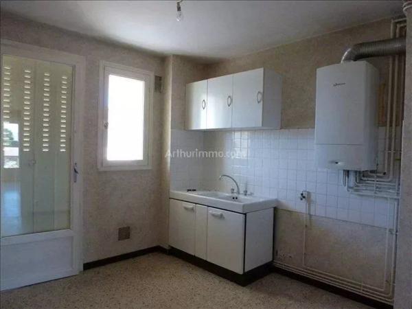 Vente                                                      Immeuble
                        
                     30 pièces                      720 m2                     à Roanne