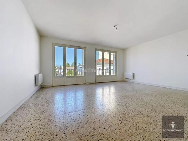 Vente                                                      Immeuble
                        
                     30 pièces                      720 m2                     à Roanne