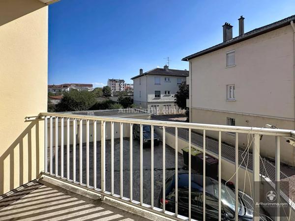 Vente                                                      Immeuble
                        
                     30 pièces                      720 m2                     à Roanne