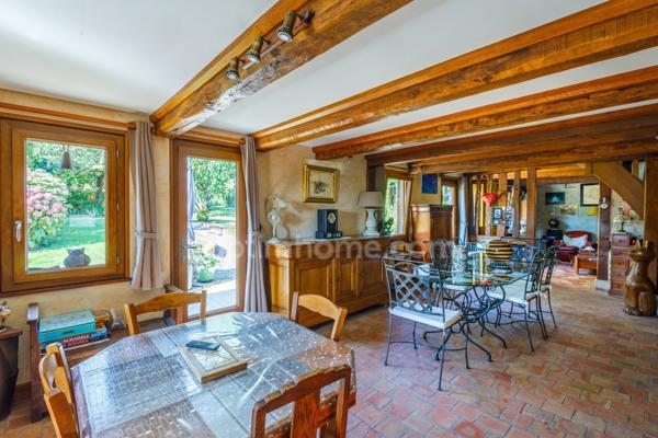 HONFLEUR CENTRE - SECTEUR PRISE - Maison normande - 118 m2 - 2/3 chambres - Terrain 742 m2 - Dépendance de 34 m2 - Parkings 3 voitures