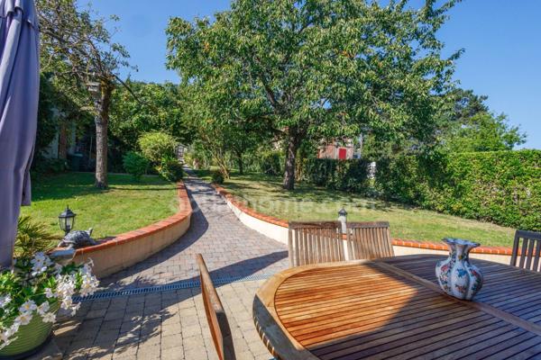 HONFLEUR CENTRE - SECTEUR PRISE - Maison normande - 118 m2 - 2/3 chambres - Terrain 742 m2 - Dépendance de 34 m2 - Parkings 3 voitures