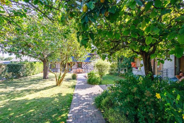 HONFLEUR CENTRE - SECTEUR PRISE - Maison normande - 118 m2 - 2/3 chambres - Terrain 742 m2 - Dépendance de 34 m2 - Parkings 3 voitures