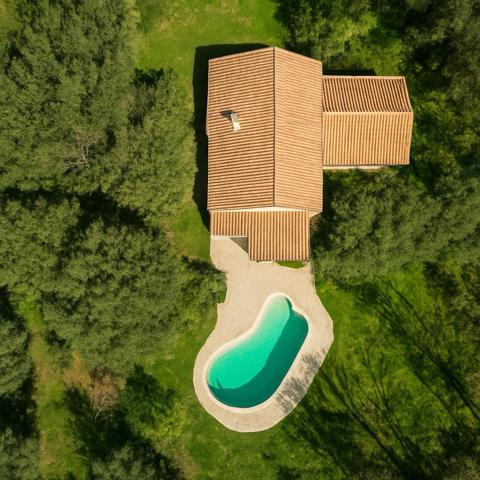 Pernes-les-Fontaines (84210) Maison de caractère avec piscine et parc arboré