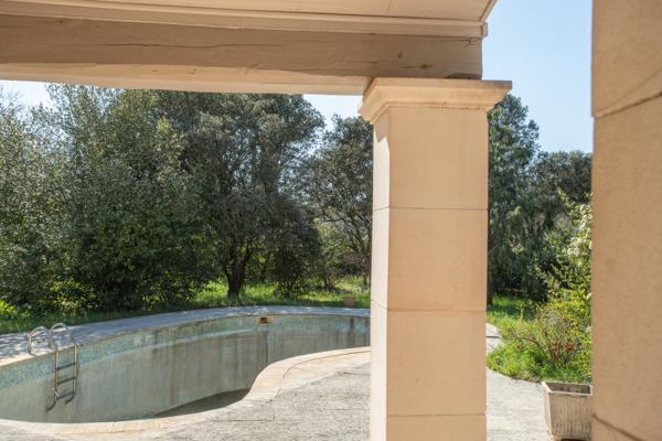 Pernes-les-Fontaines (84210) Maison de caractère avec piscine et parc arboré
