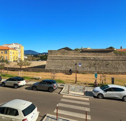 A vendre appartement 97 m2  centre ville d'Aajaccio