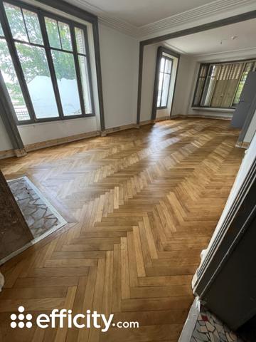 Maison 12 pièces - 300 m²