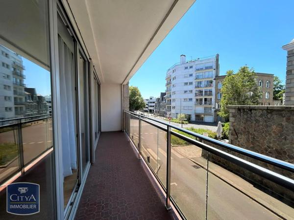 Appartement à louer 2 pièces 64.06m² Saint-Brieuc (22000)