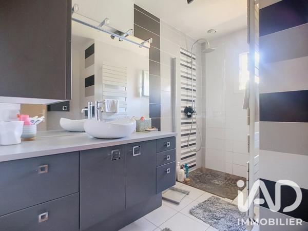 Maison à vendre 6 pièces 133,65 m² Tournon-sur-Rhône