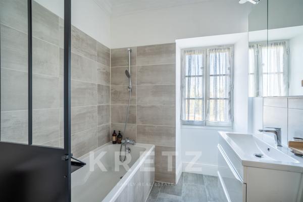 Domaine en Pierre avec Piscine, Écuries et Gîte