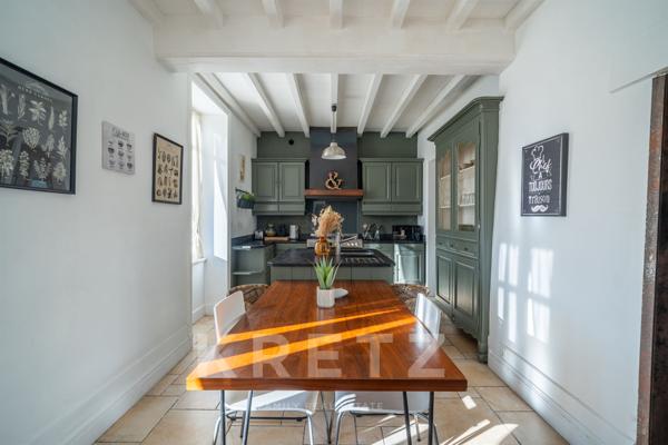 Domaine en Pierre avec Piscine, Écuries et Gîte