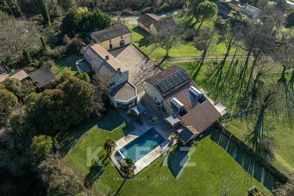 Domaine en Pierre avec Piscine, Écuries et Gîte