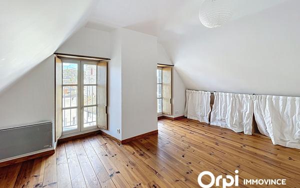 Appartement à vendre    3 pièces • 69 m2 Saint-Flour