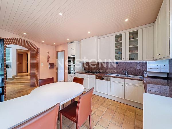 Maison 20min de Limoges, 10 pièce 344 m2, double garage, 6 chambres, 2 chambres parentales, grande terrasse, cuisine d'été.