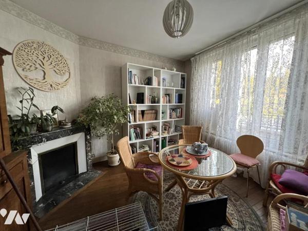 Maison d'habitation mitoyenne sur un côté