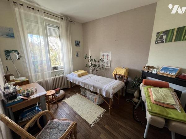 Maison d'habitation mitoyenne sur un côté