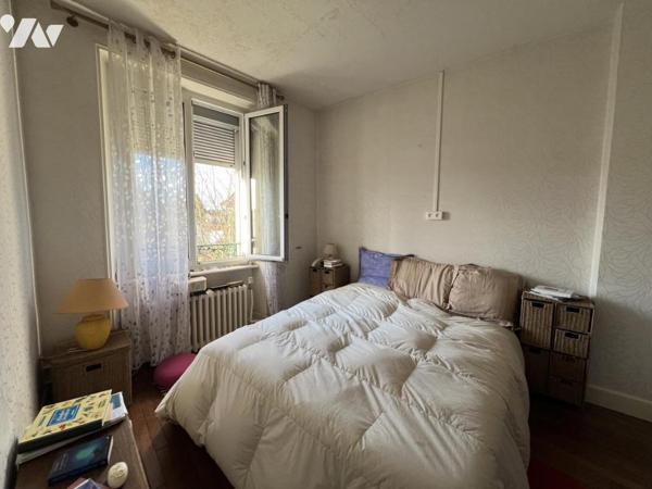 Maison d'habitation mitoyenne sur un côté