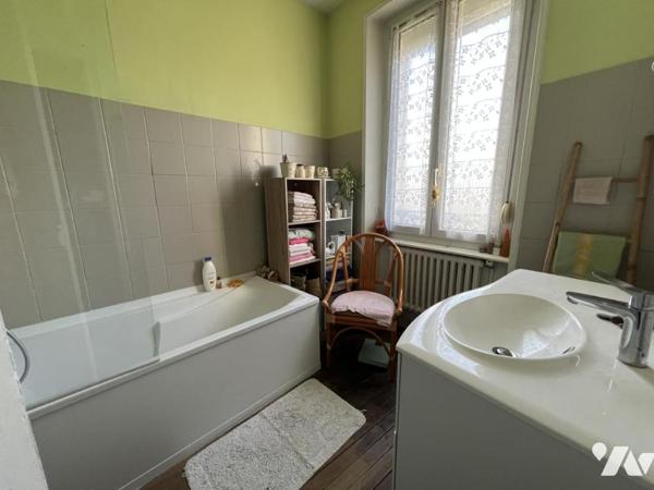 Maison d'habitation mitoyenne sur un côté