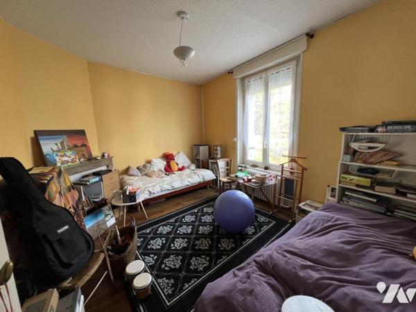 Maison d'habitation mitoyenne sur un côté