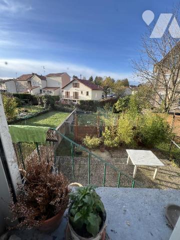 Maison d'habitation mitoyenne sur un côté