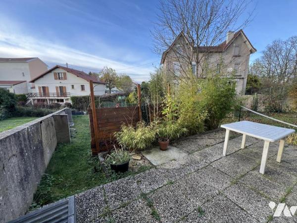 Maison d'habitation mitoyenne sur un côté