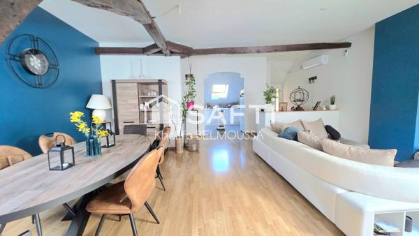Profitez de tous les avantages du centre-ville de Belley sans les nuisances sonores grâce à cet appartement idéalement situé.