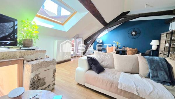 Profitez de tous les avantages du centre-ville de Belley sans les nuisances sonores grâce à cet appartement idéalement situé.