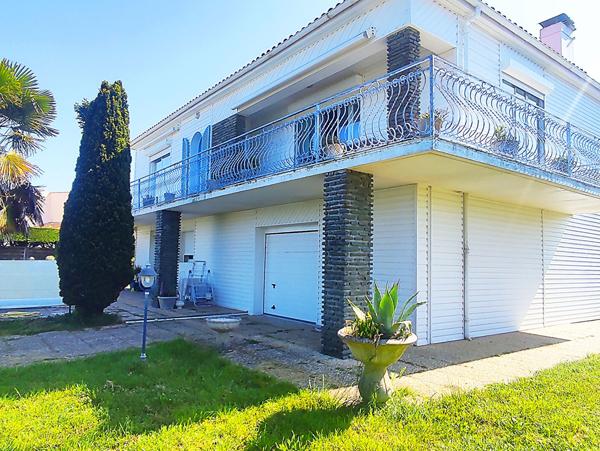 A VENDRE - ANGOULINS - Maison Familiale - Piscine - Garages - Jardin
