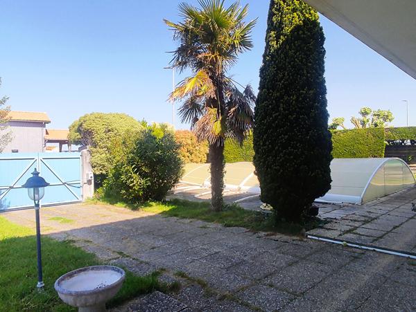 A VENDRE - ANGOULINS - Maison Familiale - Piscine - Garages - Jardin