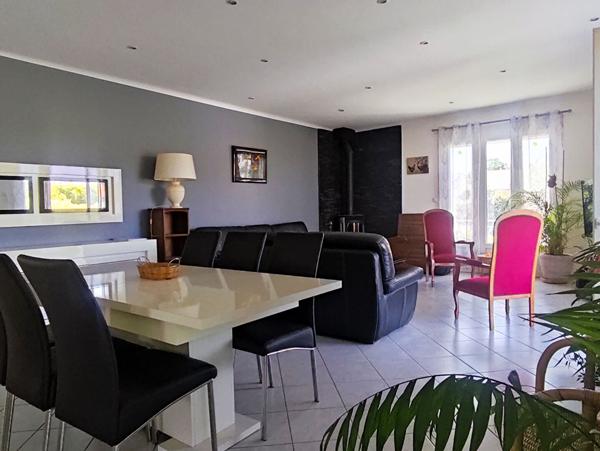 A VENDRE - ANGOULINS - Maison Familiale - Piscine - Garages - Jardin