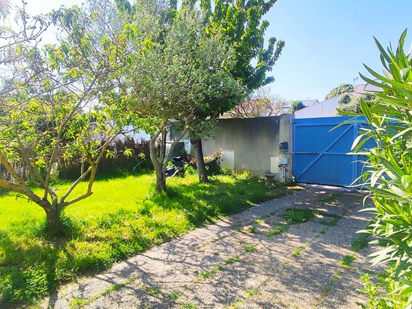 A VENDRE - ANGOULINS - Maison Familiale - Piscine - Garages - Jardin