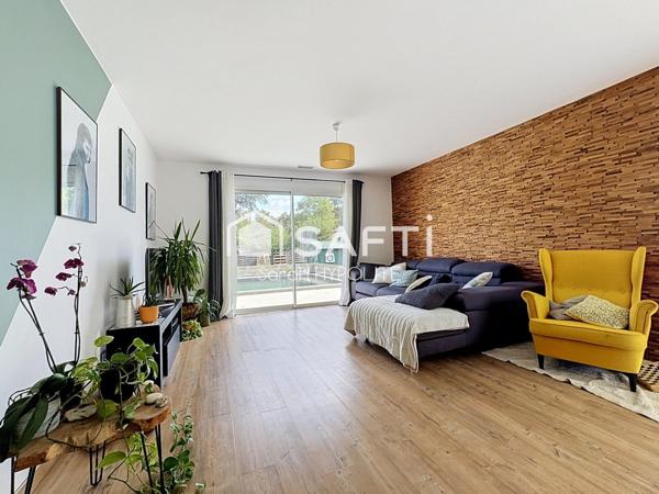Maison de 135 m2, avec piscine creusée et terrain de pétanque