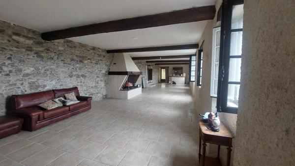 Mas en pierre à rénover – 317 m² habitables – 1,7 ha – Vue imprenable sur les Cévennes