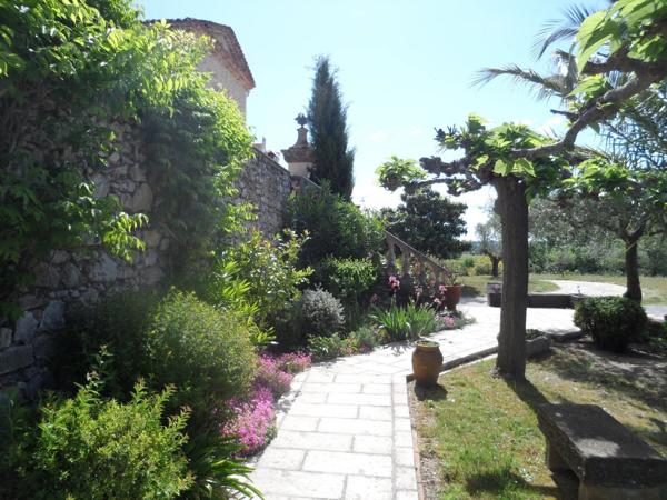 Mas en pierre à rénover – 317 m² habitables – 1,7 ha – Vue imprenable sur les Cévennes