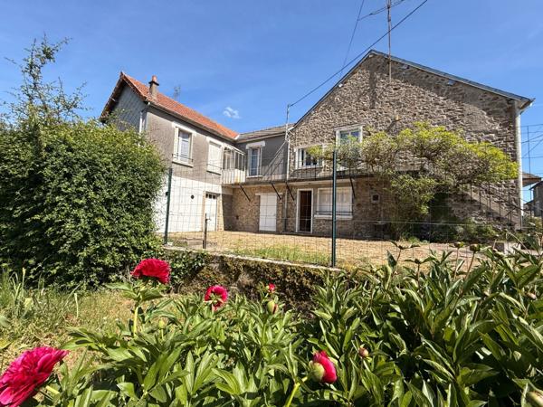 EN EXCLUSIVITE ! Maison en pierre de 136m², 2 garages sur terrain de 950m² 71 500 €