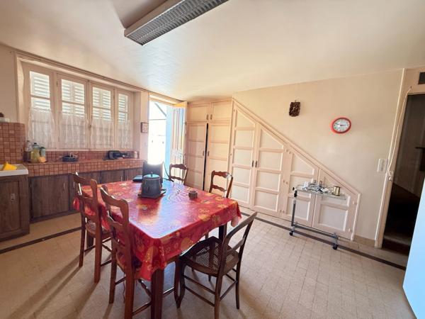 EN EXCLUSIVITE ! Maison en pierre de 136m², 2 garages sur terrain de 950m² 71 500 €