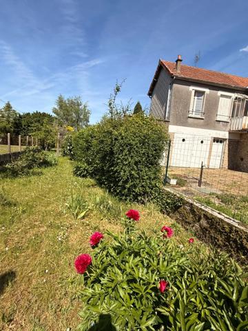 EN EXCLUSIVITE ! Maison en pierre de 136m², 2 garages sur terrain de 950m² 71 500 €