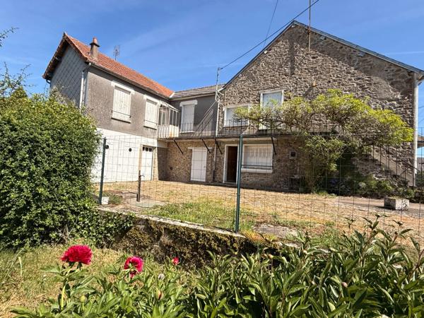 EN EXCLUSIVITE ! Maison en pierre de 136m², 2 garages sur terrain de 950m² 71 500 €