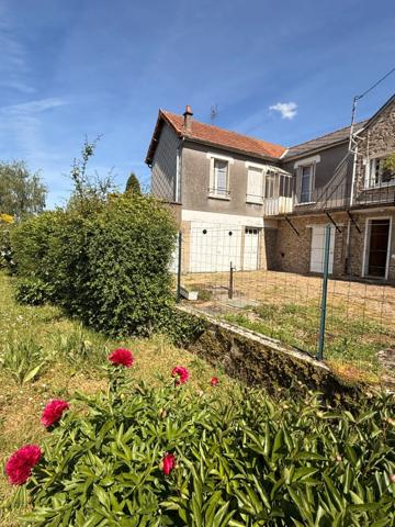 EN EXCLUSIVITE ! Maison en pierre de 136m², 2 garages sur terrain de 950m² 71 500 €