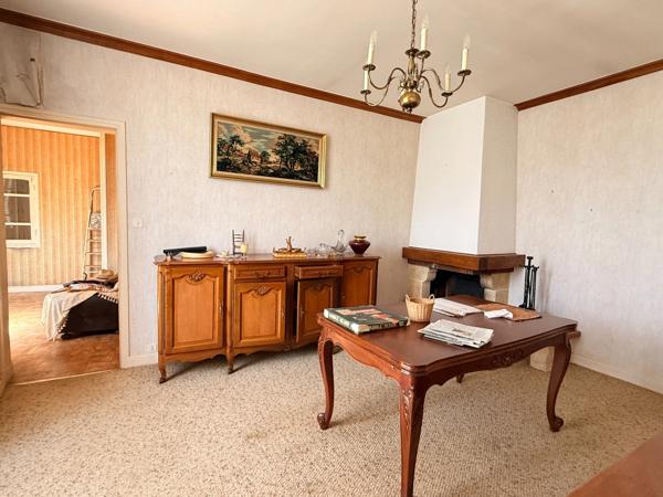 EN EXCLUSIVITE ! Maison en pierre de 136m², 2 garages sur terrain de 950m² 71 500 €