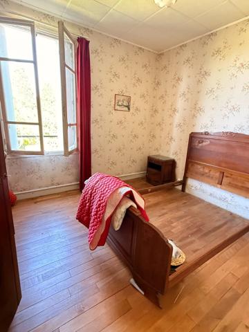 EN EXCLUSIVITE ! Maison en pierre de 136m², 2 garages sur terrain de 950m² 71 500 €
