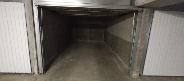 REIMS - GARAGE FERMÉ - PROXIMITÉ CLINIQUE COURLANCY