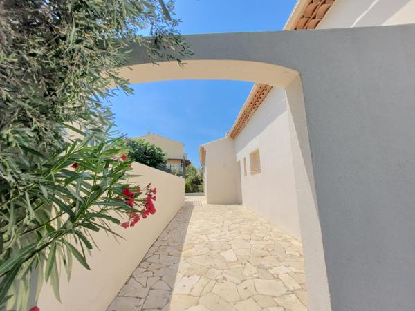 Maison
         7 pièces
        - 233 m² Bien prestige 1 299 000 € *