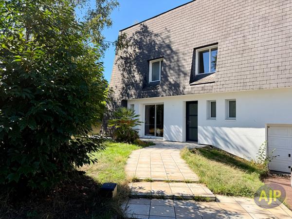 Maison à vendre Sautron - 6 pièces, 142m² avec 4 chambre(s) à 545 000€ - AJP Immobilier Sautron