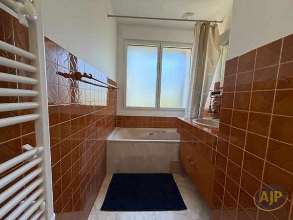 Maison à vendre Sautron - 6 pièces, 142m² avec 4 chambre(s) à 545 000€ - AJP Immobilier Sautron