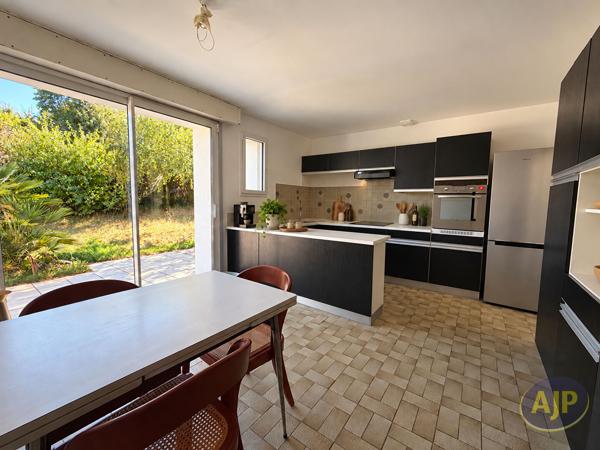 Maison à vendre Sautron - 6 pièces, 142m² avec 4 chambre(s) à 545 000€ - AJP Immobilier Sautron